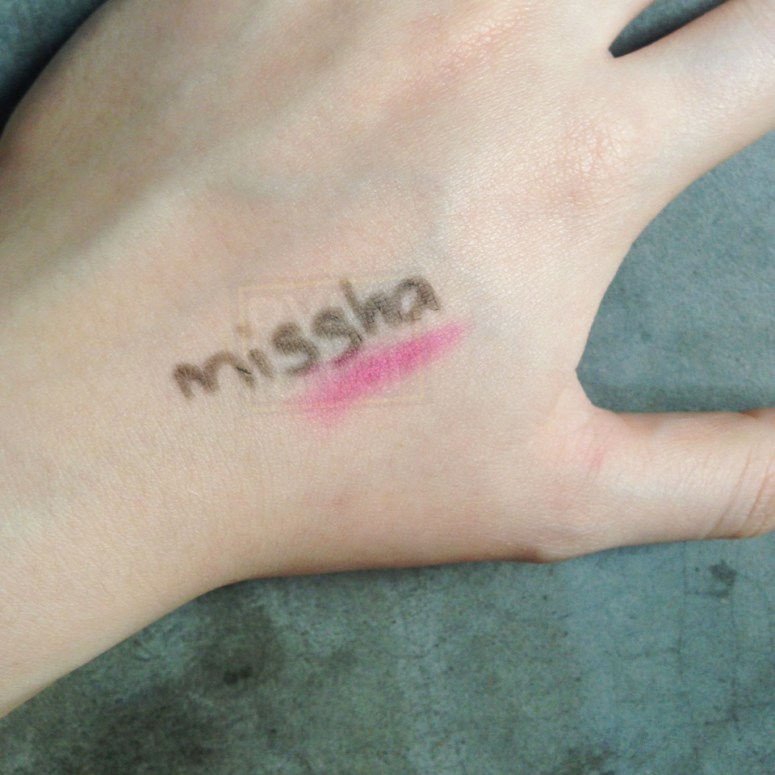 (Here's a writing in eyeliner pencil and powdered eye shadow)