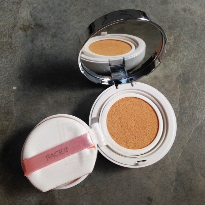 (The air puff isn't the original piece that comes together with the cushion. I soiled mine and had to replace it)