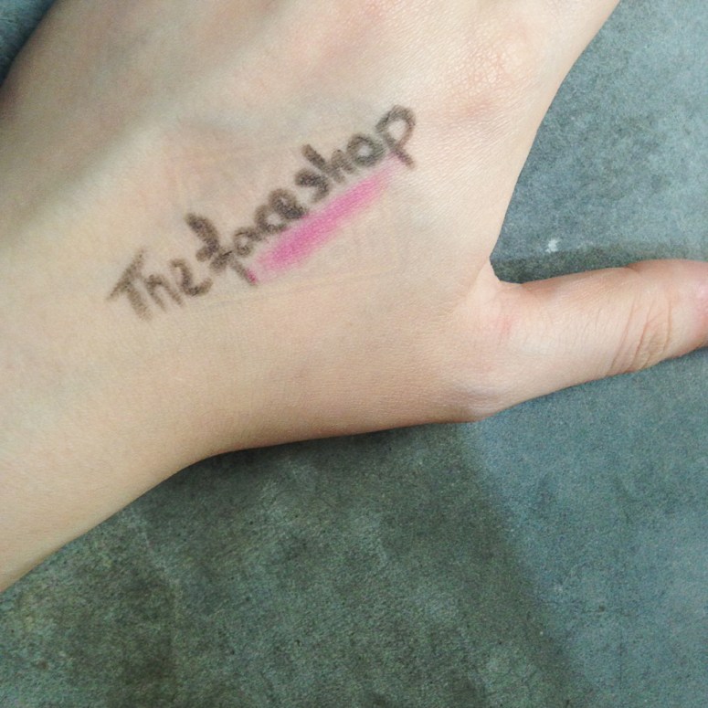 (Here’s a writing in eyeliner pencil and powdered eye shadow)