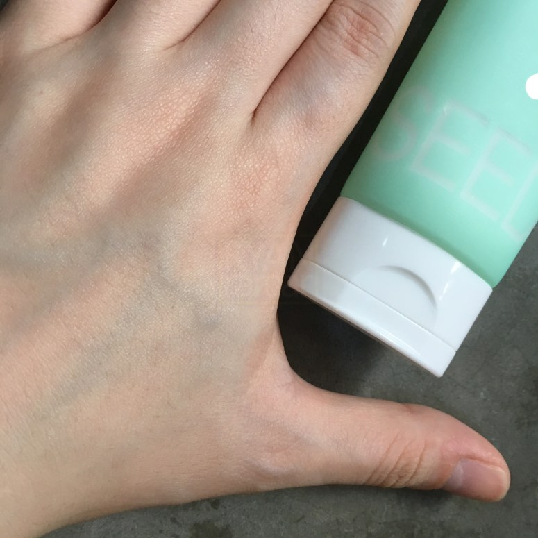 (Once massaged and absorbed into the skin, it leaves the skin super moist and fresh!)