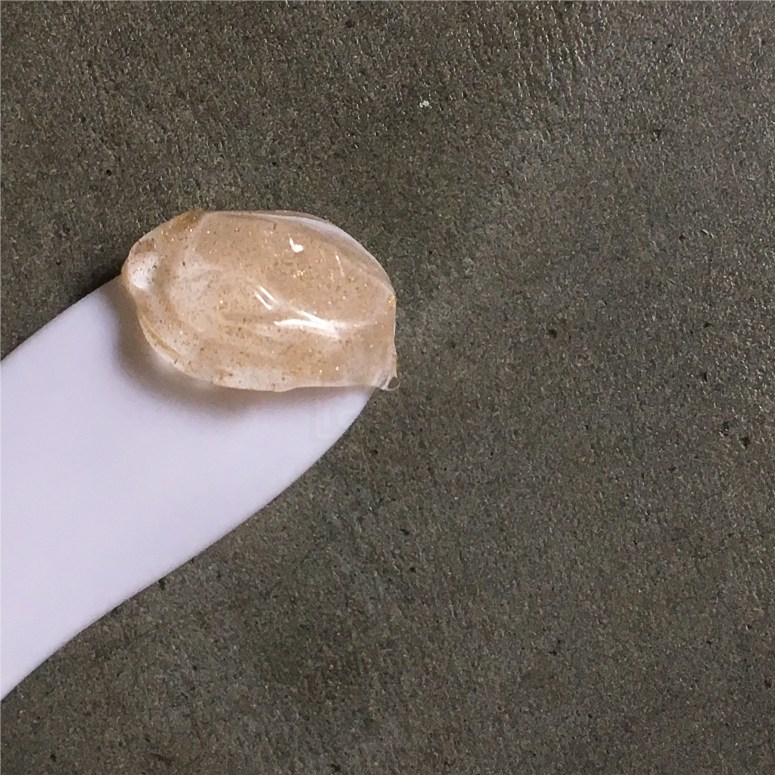 (Use the spatula provided to scoop out the golden speckled broth. Also, its more hygienic that way)