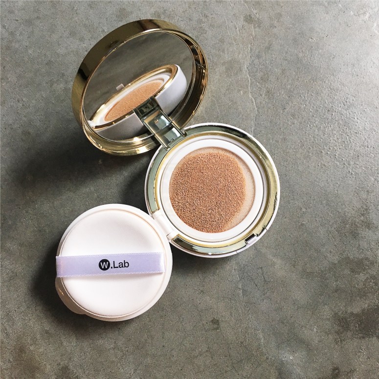 (The puff applicator for this cushion is also the plasticky-feel type which i don't fancy)