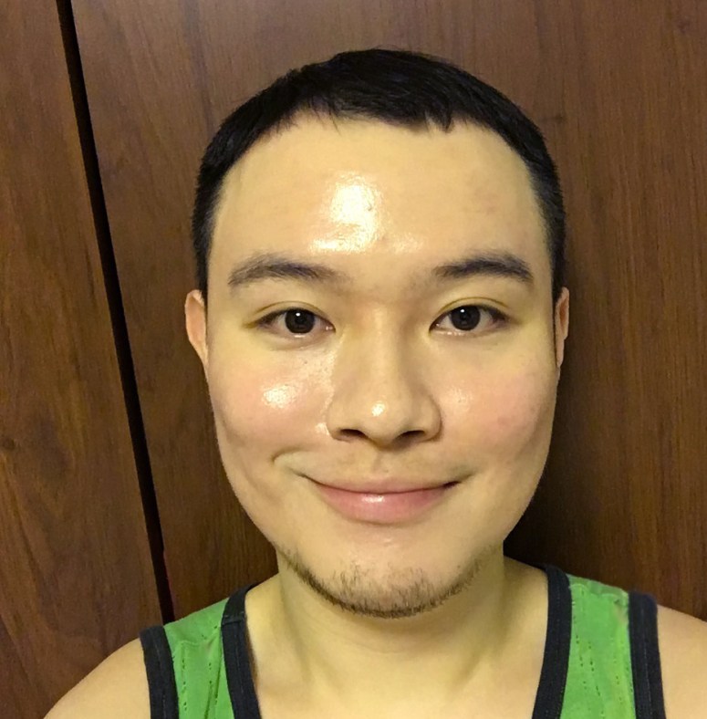 (This is me wearing the Honey Beam cushion. As you can see on my forehead and right cheek, there is the obvious glow!)